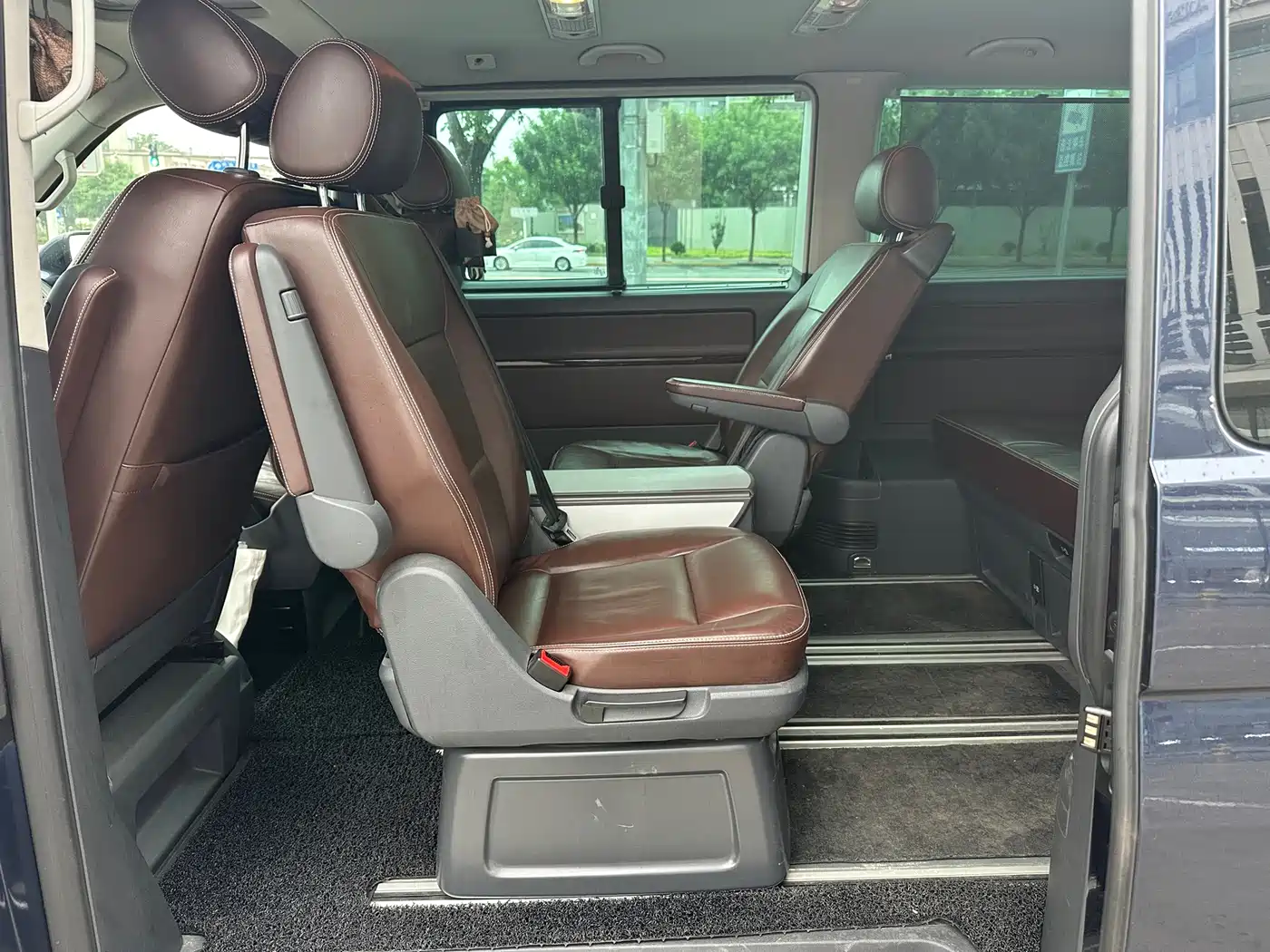 Volkswagen Multivan 2012 2.0TSI 2WD Luxury Edition фото 7