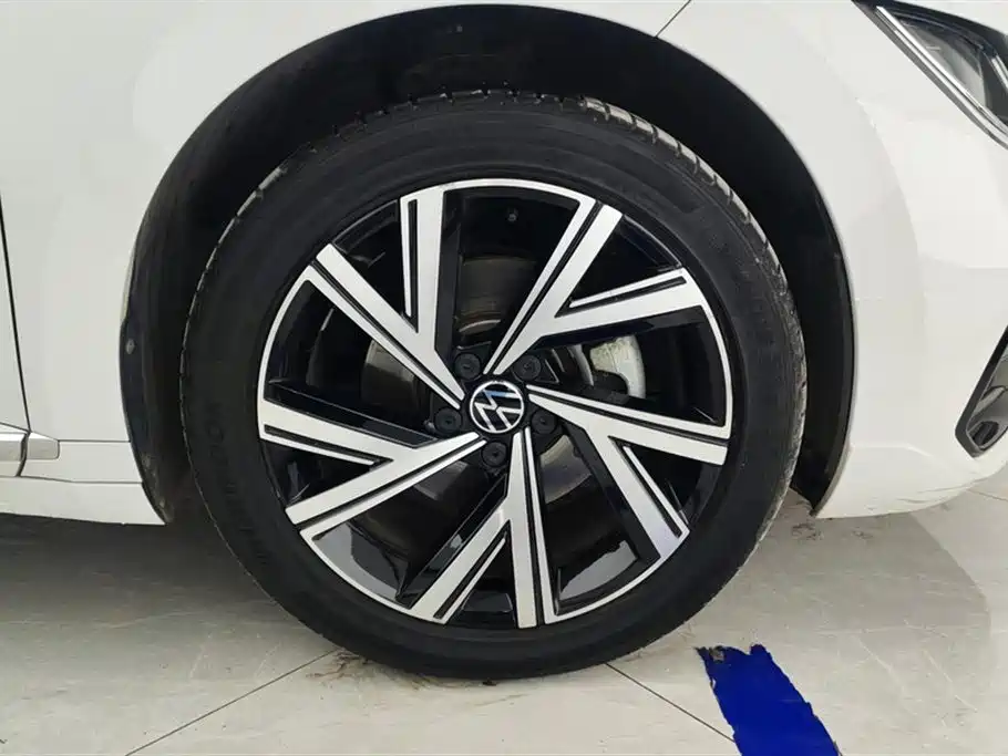 Volkswagen FAW-Volkswagen CC 2023 330TSI Dazzle Edition фото 6