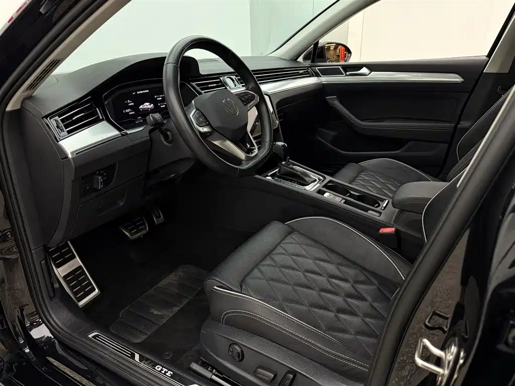 VOLKSWAGEN MAGOTAN GTE PLUG IN HYBRID