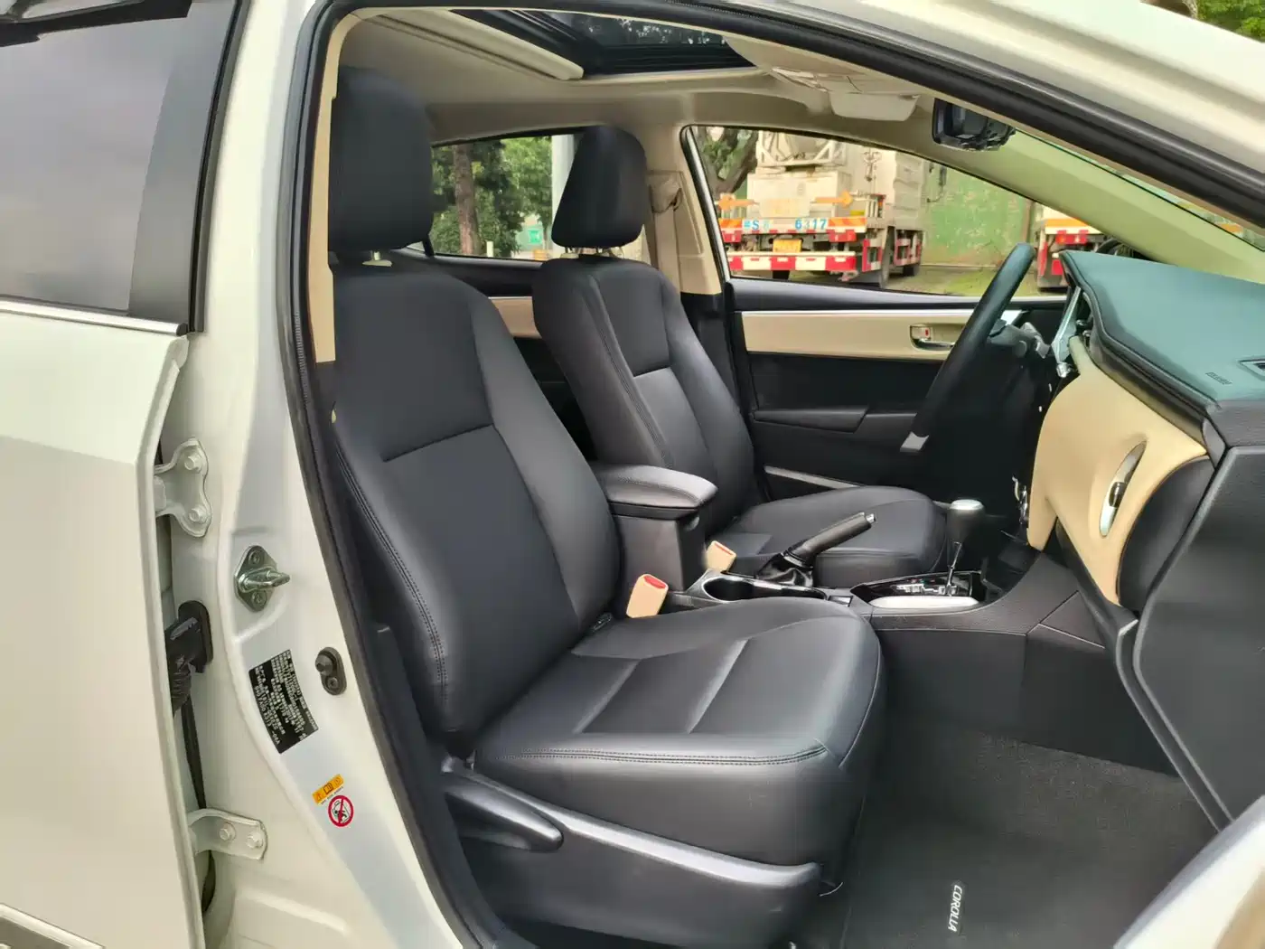 Toyota Corolla 2017 Facelift 1.2T S-CVT GL-i фото 12
