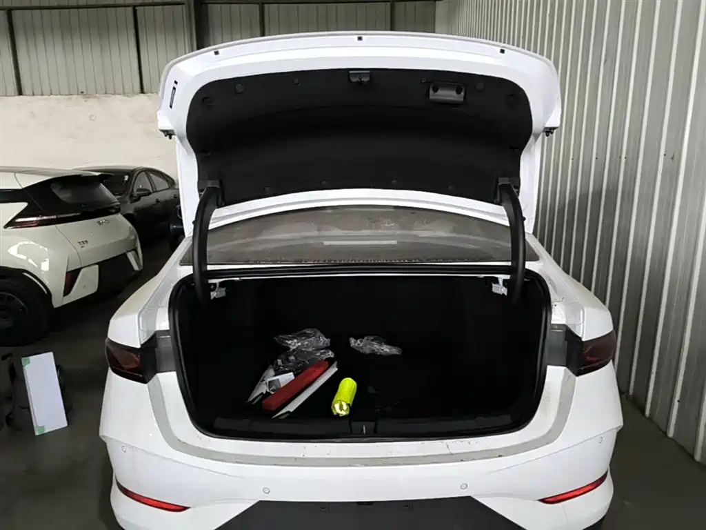 BYD Qin PLUS 2026 DM-i Smart Edition 128KM Progressive фото 19