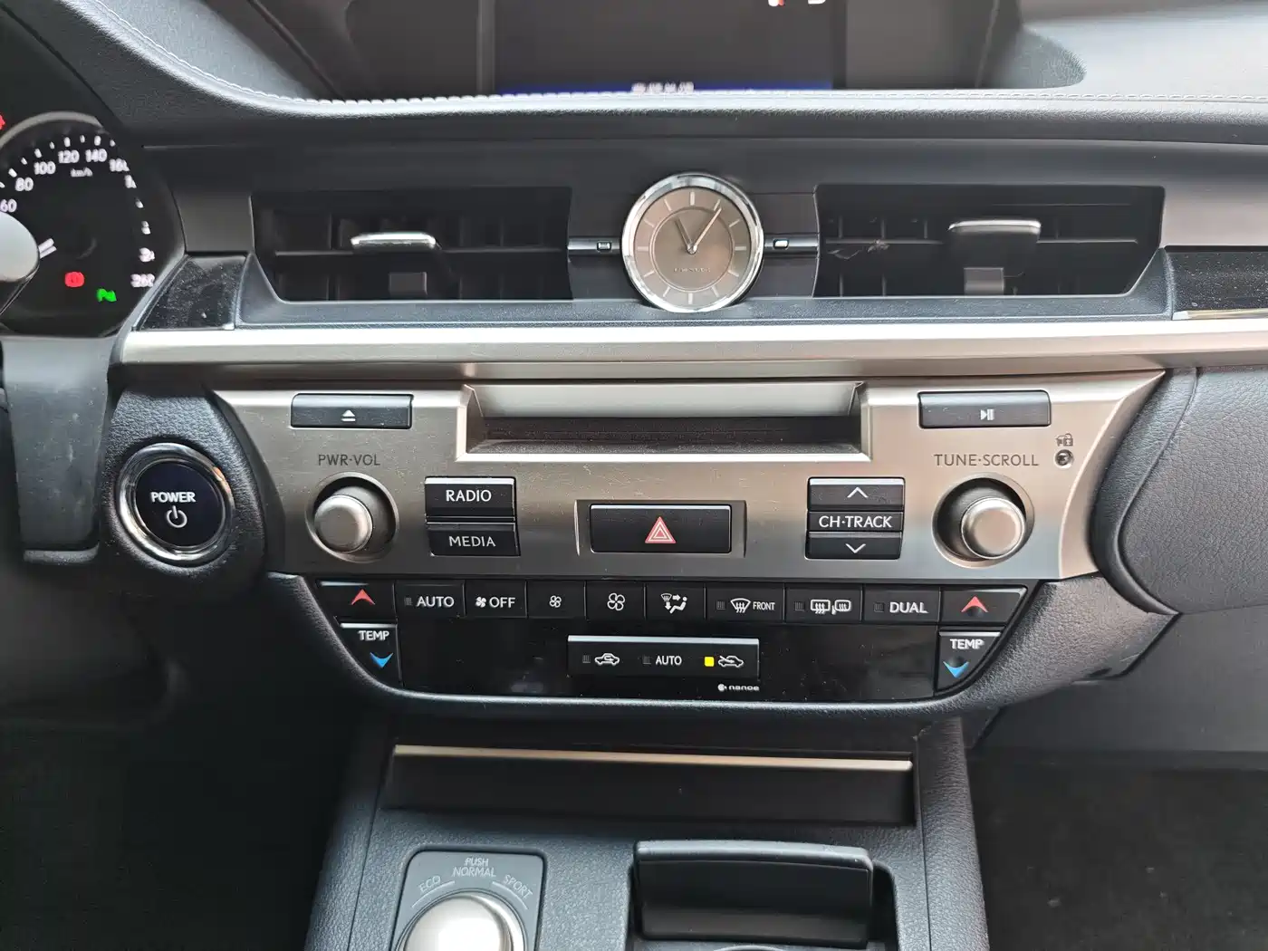 Lexus ES 2014 300h Elite Edition фото 10