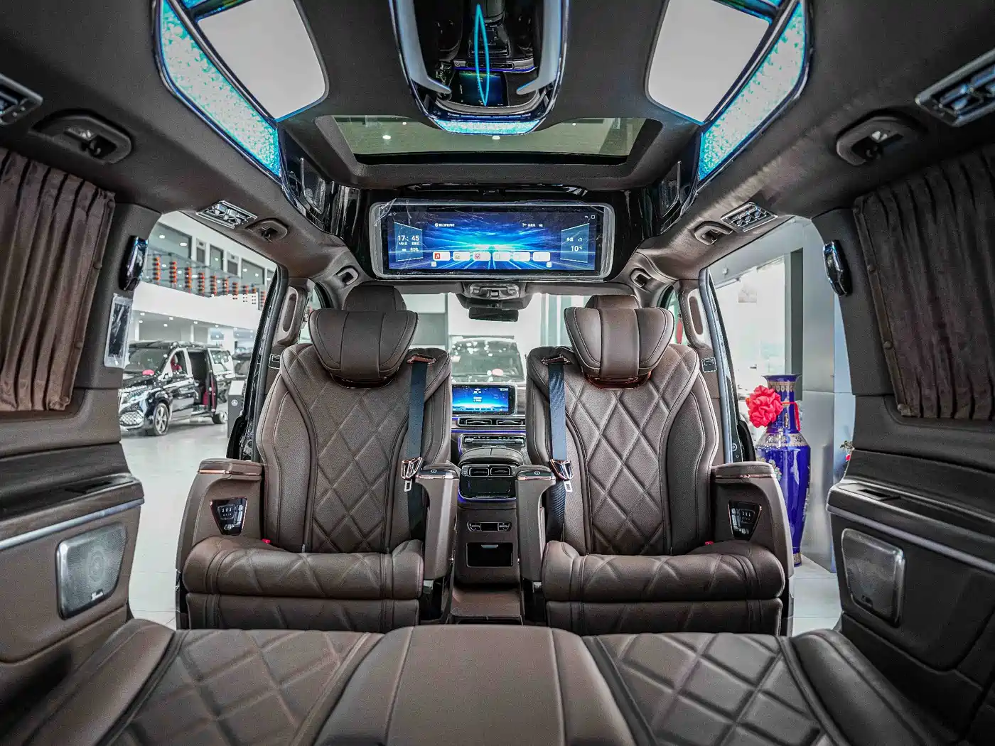Mercedes-Benz V-Class 2024 V 300 L Long Wheelbase Premium фото 13