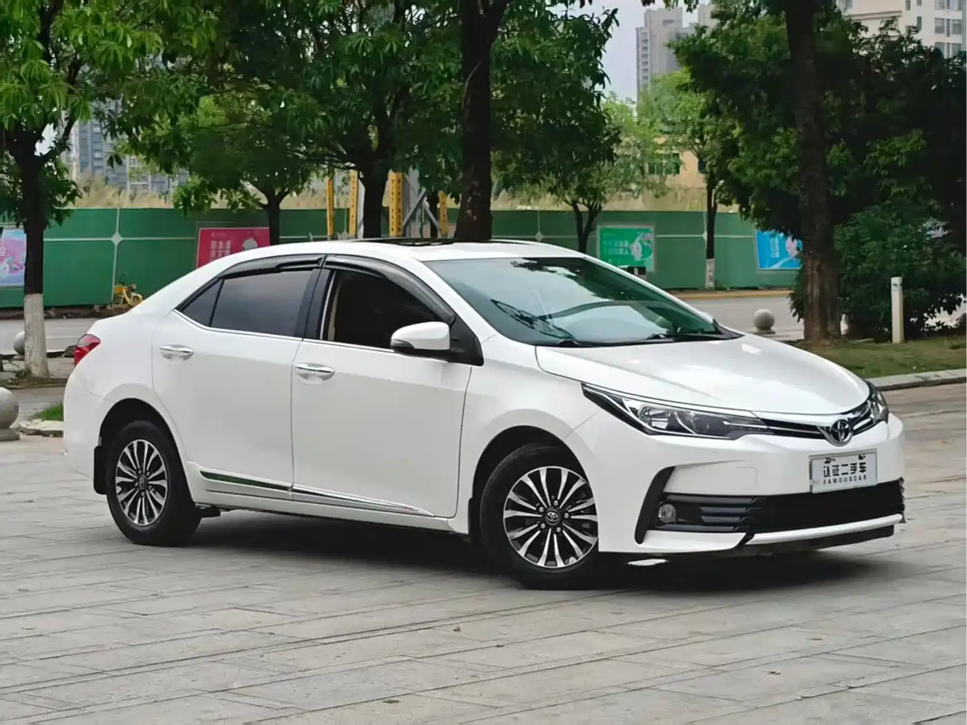 Toyota Corolla 2017 Facelift 1.2T S-CVT GL-i фото 3