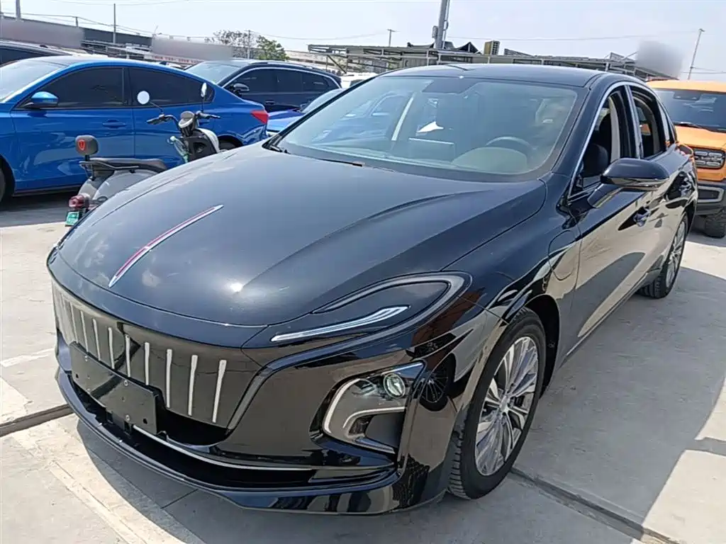 Hongqi E-QM5 2022 431km Charging Enjoyment Edition фото 2