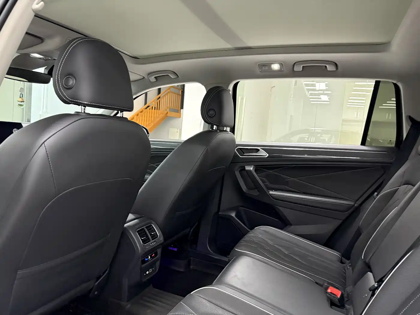 Volkswagen Tiguan L 2023 330TSI Auto 2WD R-Line Premium Edition фото 14