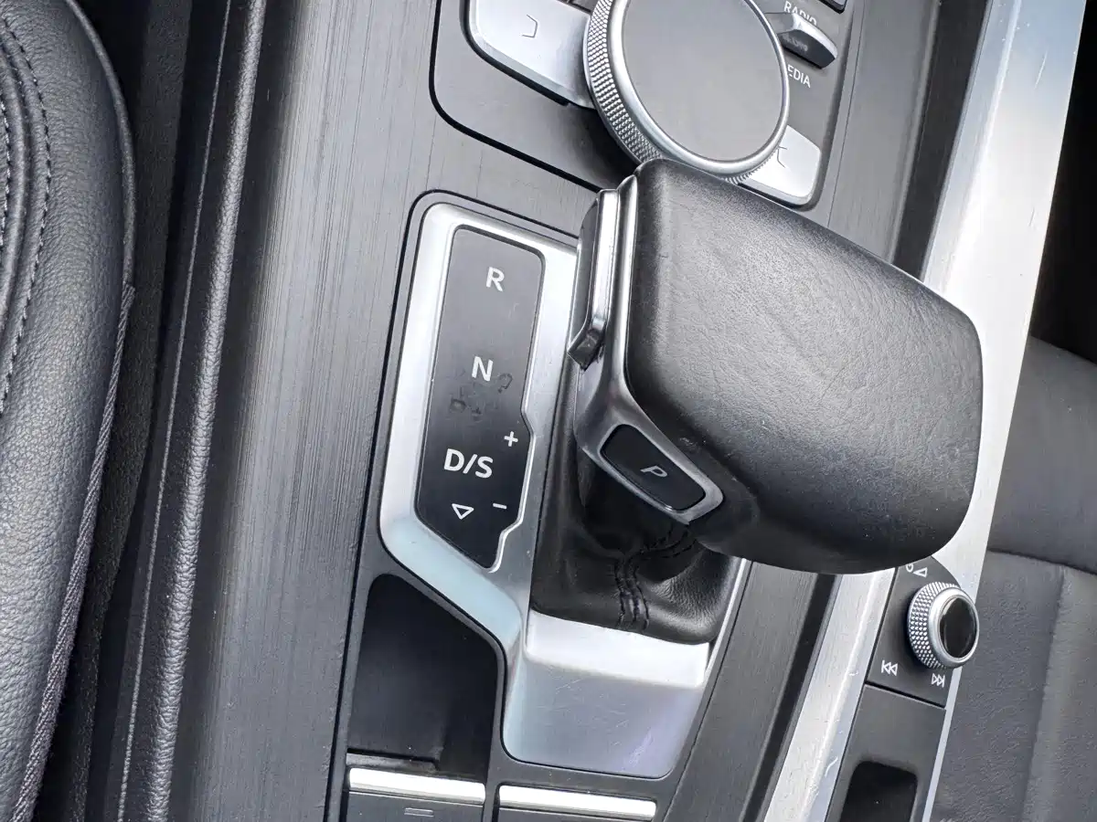 Photo 15 - Audi A4L