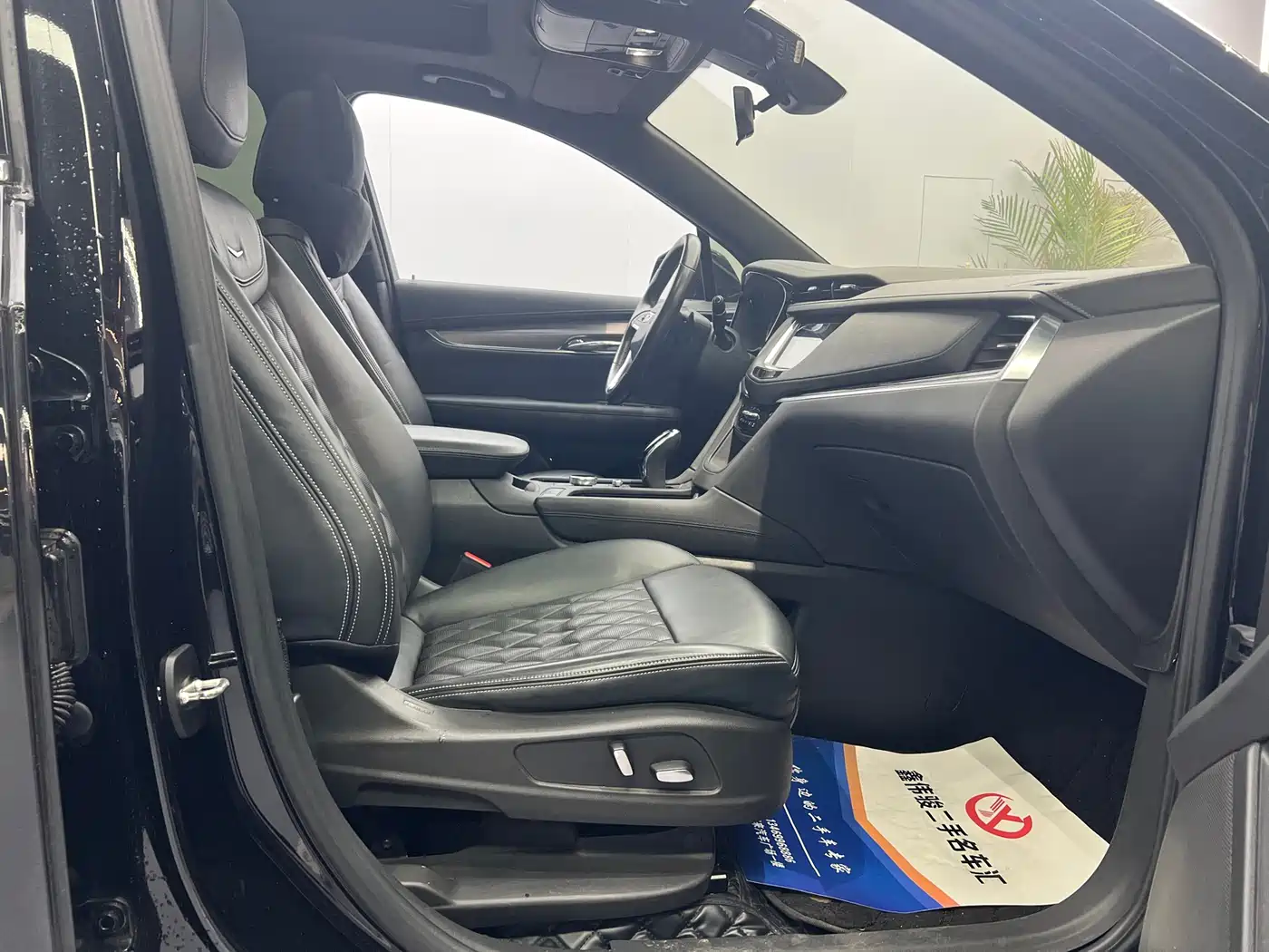 CADILLAC XT6