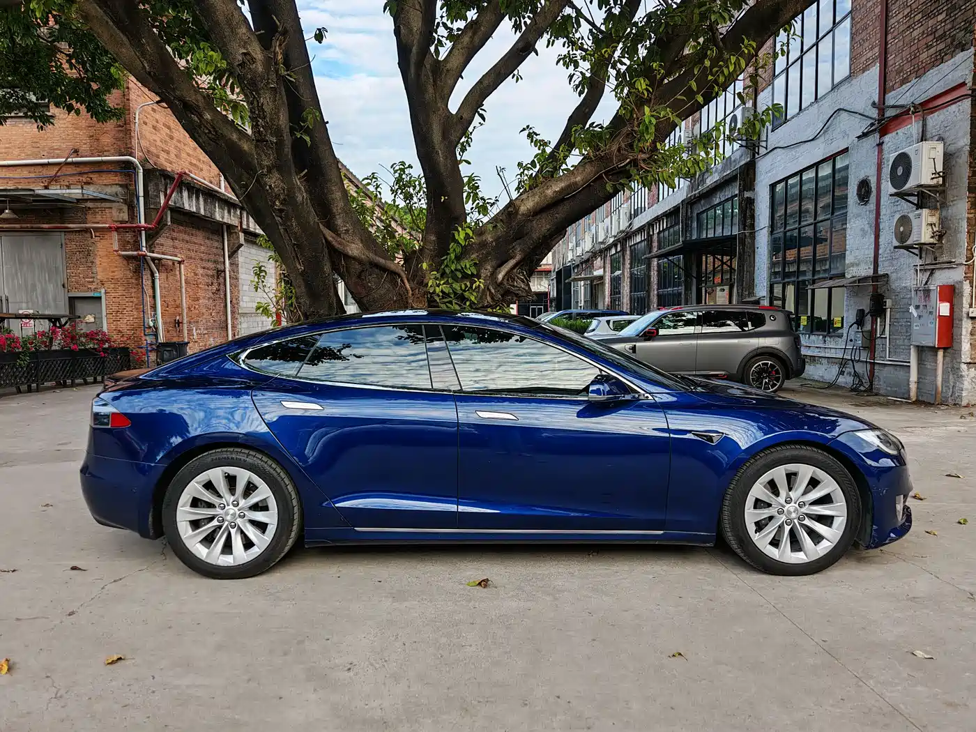 TESLA MODEL S