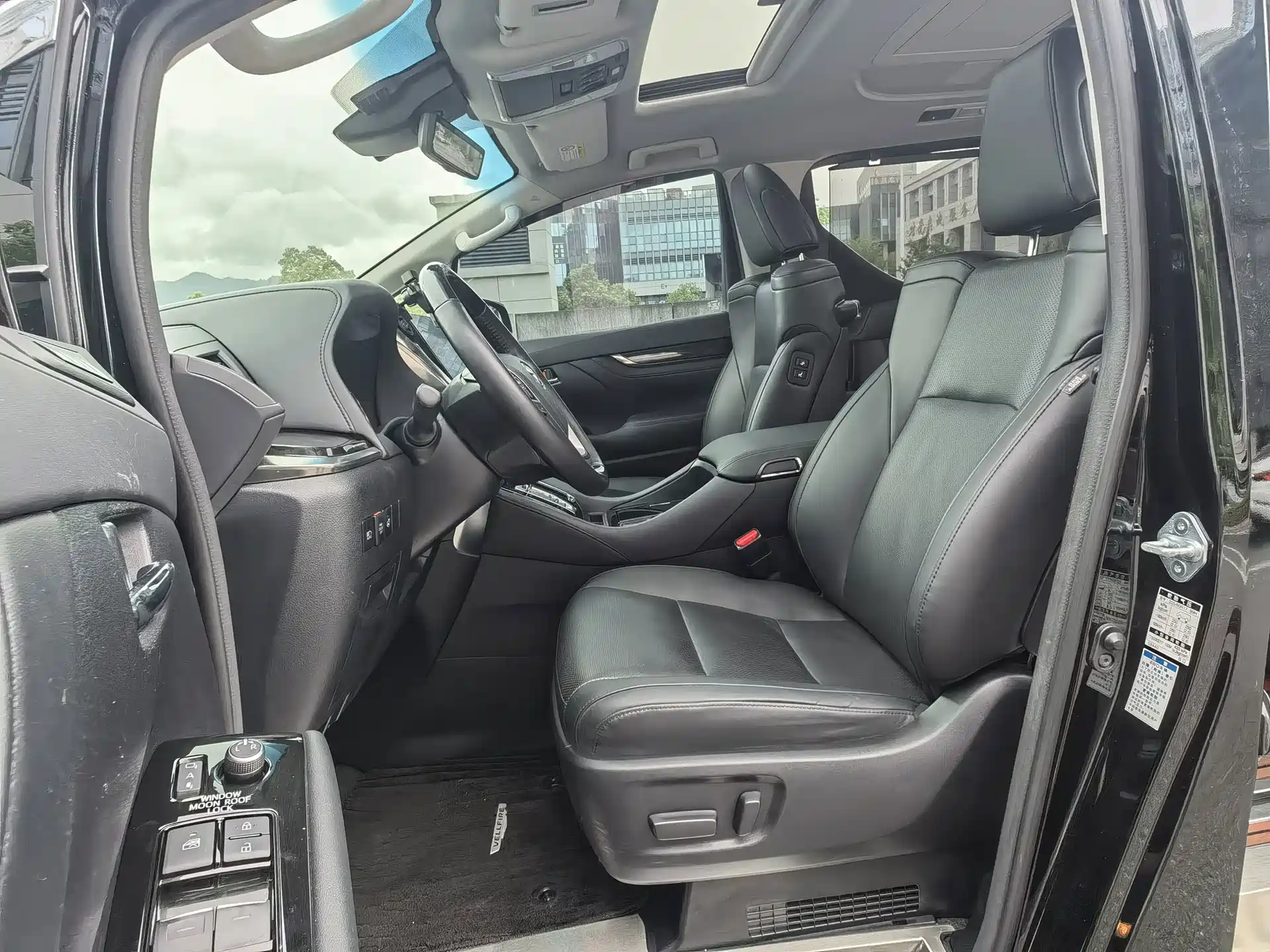 Фото 11 - Toyota Vellfire
