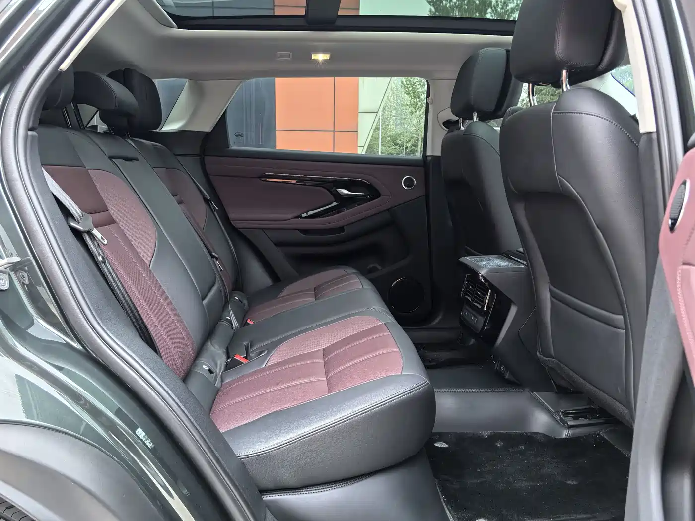 Land Rover Range Rover Evoque 2024 Range Rover Evoque L 249PS Light Master Edition фото 10