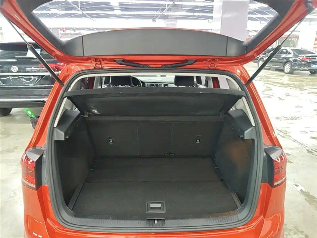 Volkswagen Golf Sportsvan 2016 230TSI Automatic Progressive фото 19