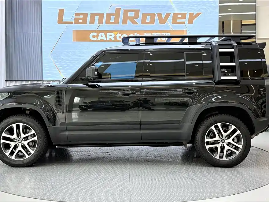 Land Rover Defender 2023 Facelift 110 3.0T P400 Dark Special Edition фото 3