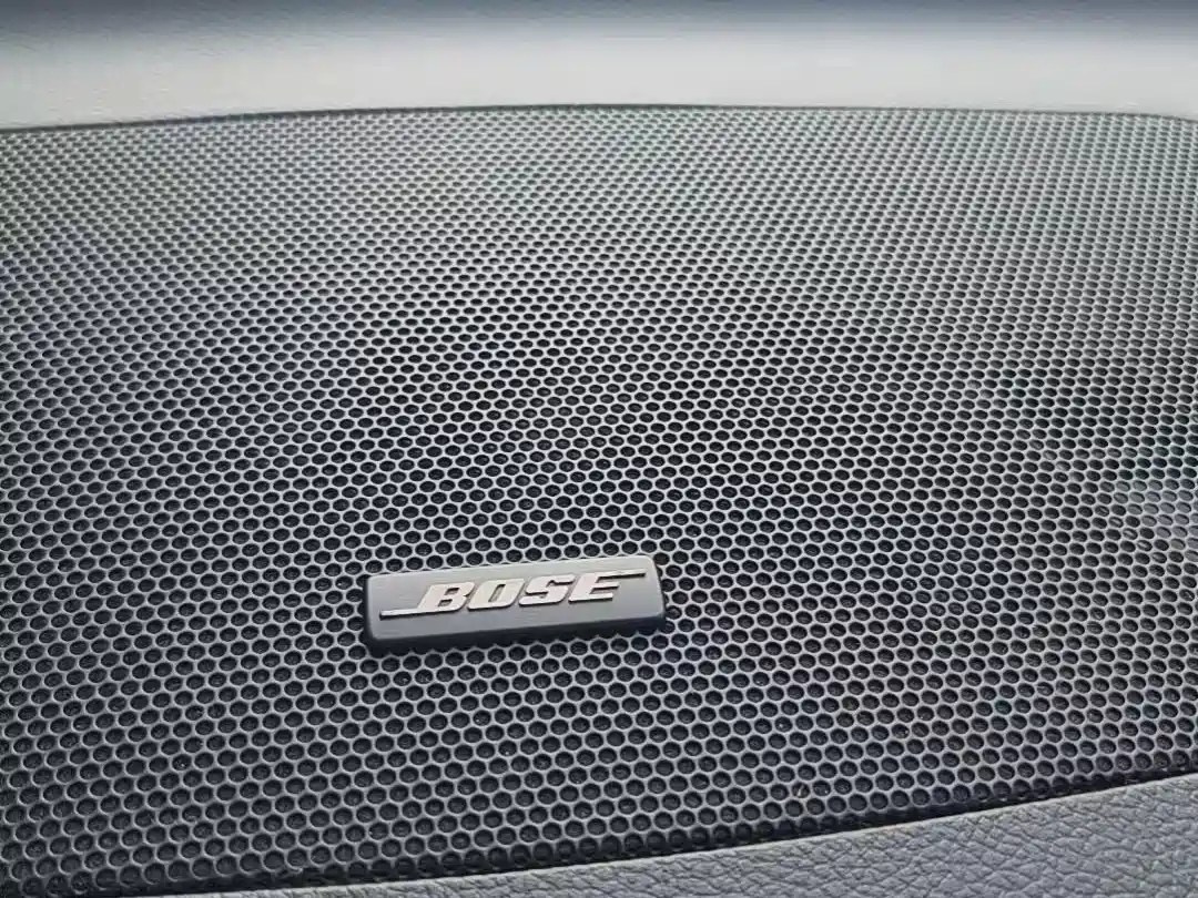 Photo 9 - Infiniti Q70