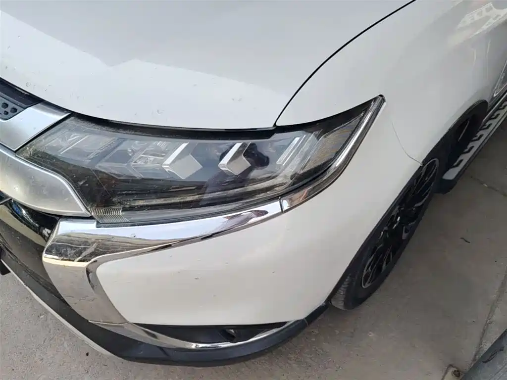 Mitsubishi Outlander 2019 2.4L 4WD Deluxe Edition 7-seater China V фото 24