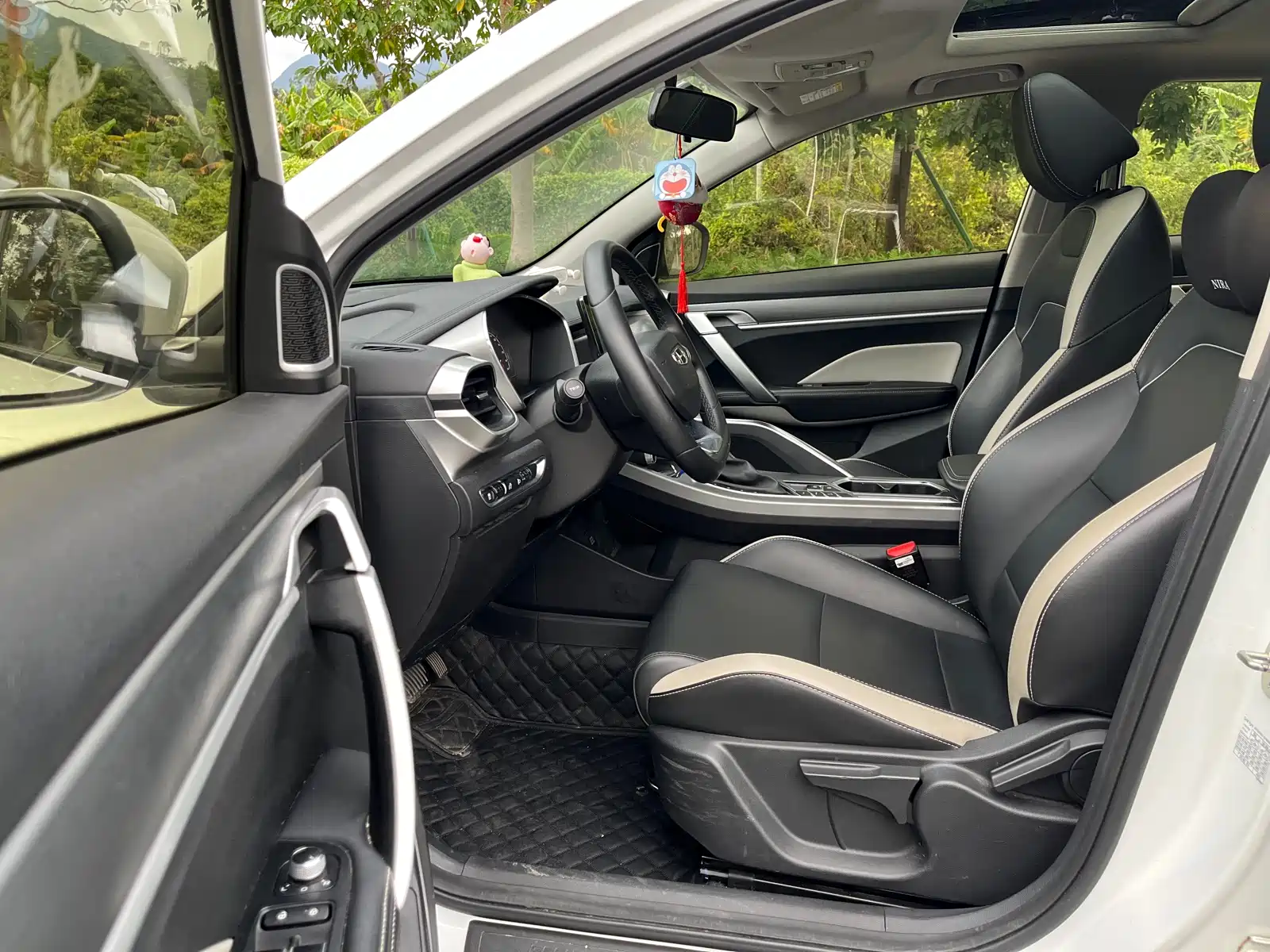 Фото 5 - Geely Coolray