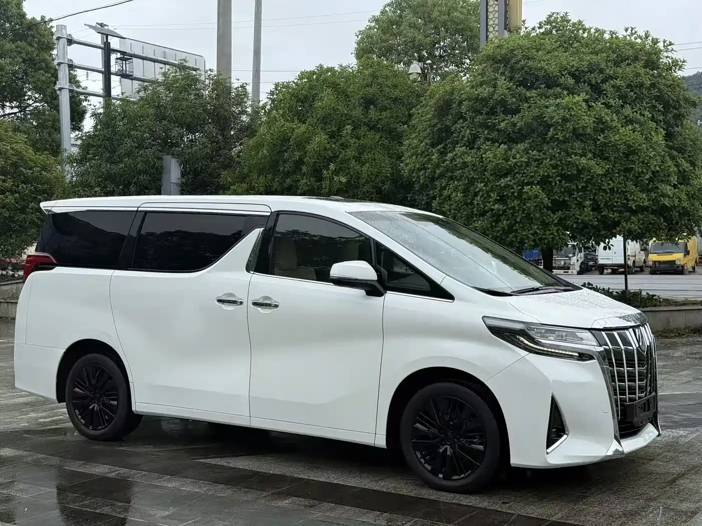 Toyota Alphard 2018 Facelift 3.5L Luxury Edition фото 4