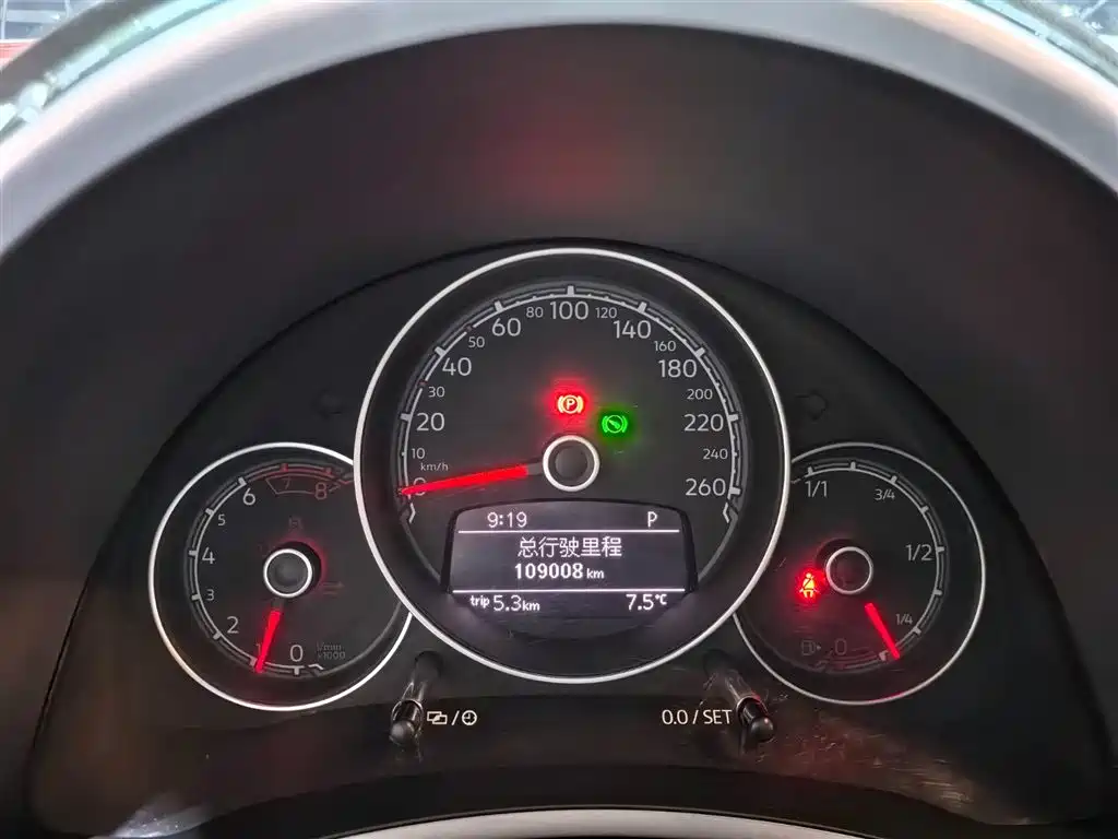 Volkswagen Beetle 2017 180TSI Emerald Classic Edition фото 9