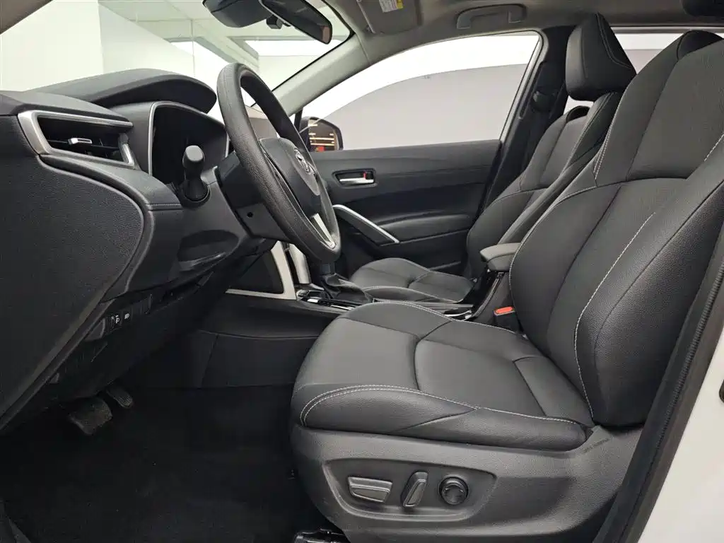 Toyota Frontlander 2023 2.0L CVT Luxury Edition фото 9