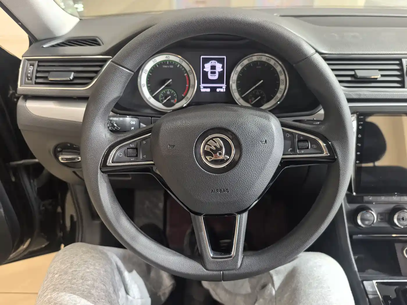Škoda Superb 2018 TSI330 DSG Comfort Edition China V фото 9