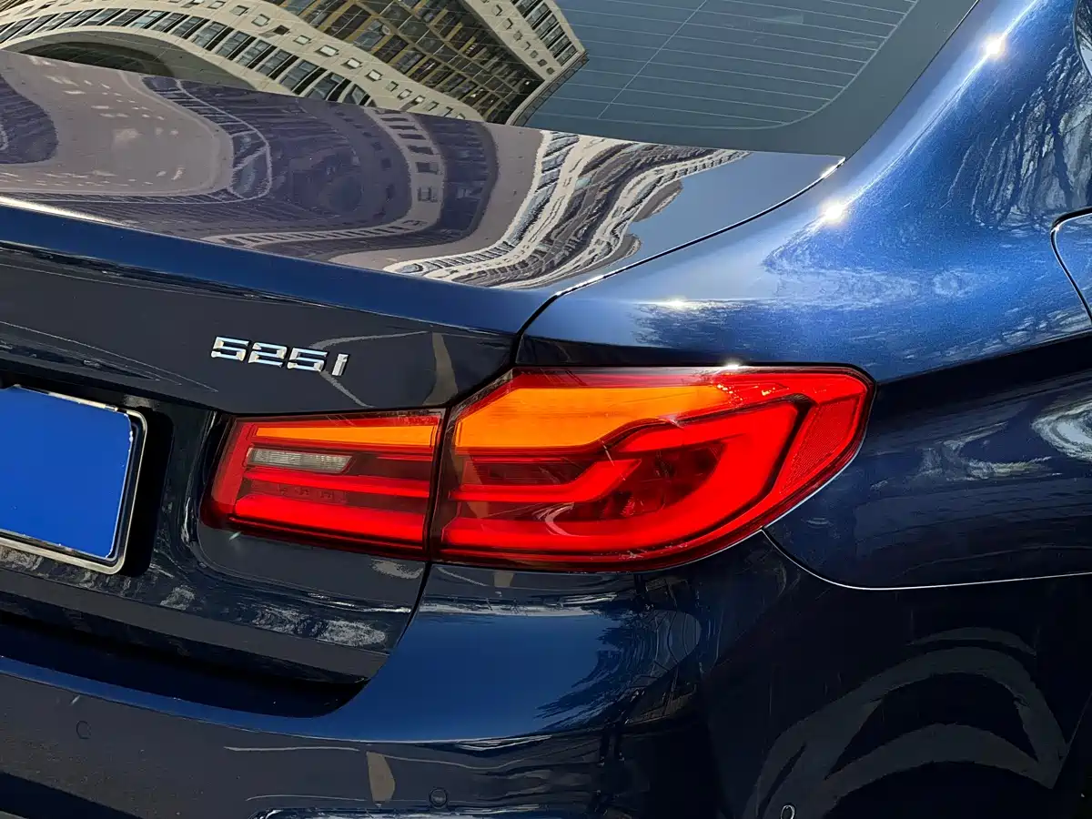 BMW 5 Series (Import) 2018 525i M Sport Package фото 3