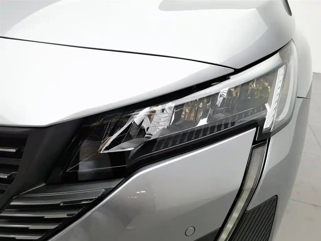 Peugeot 408 2022 1.6T Light Chaser Edition фото 7