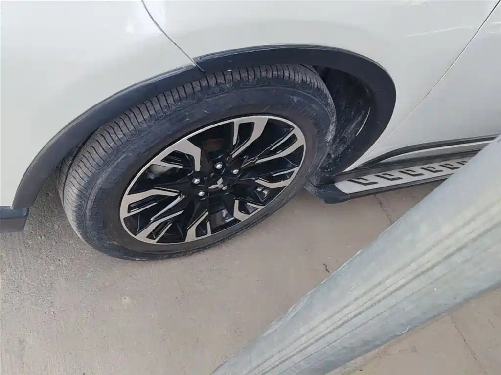 Mitsubishi Outlander 2019 2.4L 4WD Deluxe Edition 7-seater China V фото 23