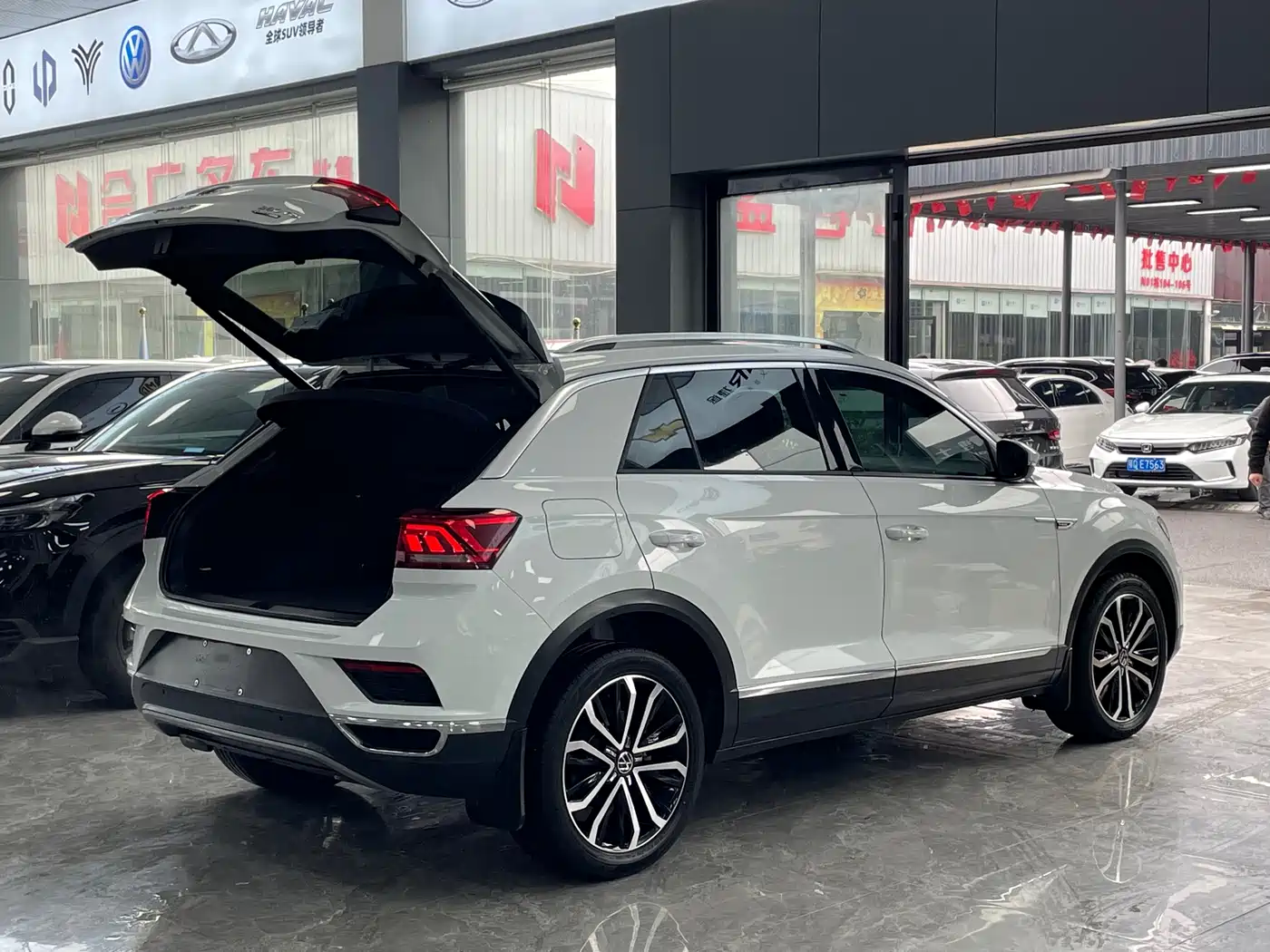 VOLKSWAGEN T ROC EXPLORING SONGS