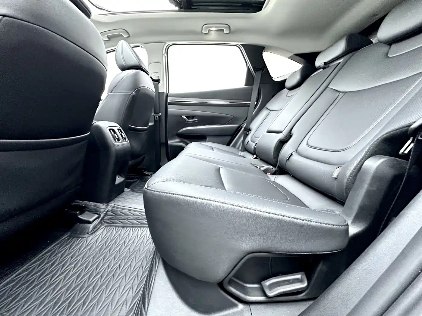 Hyundai Tucson 2023 Tucson L 1.5T Automatic 2WD DLX Luxury Edition фото 11