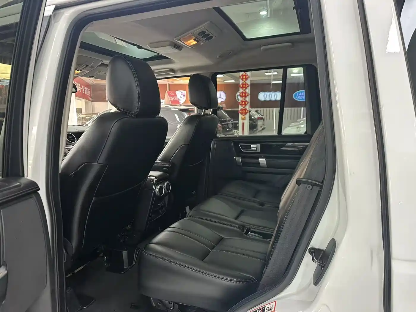Land Rover Discovery 2013 3.0 SDV6 HSE Diesel фото 9