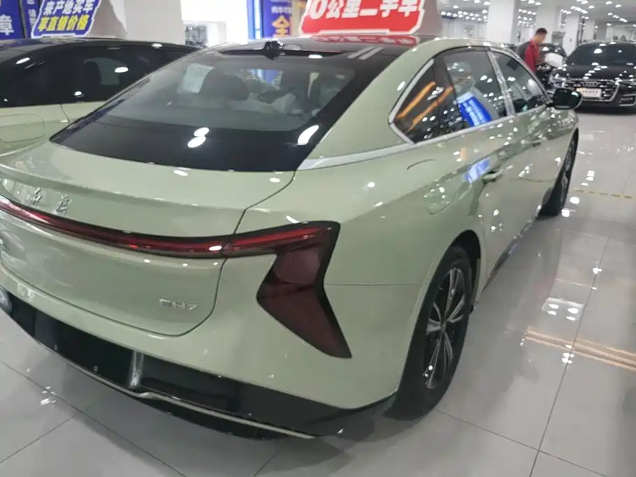 Hongqi EH7 2026 2025 690 Smart Selection Edition