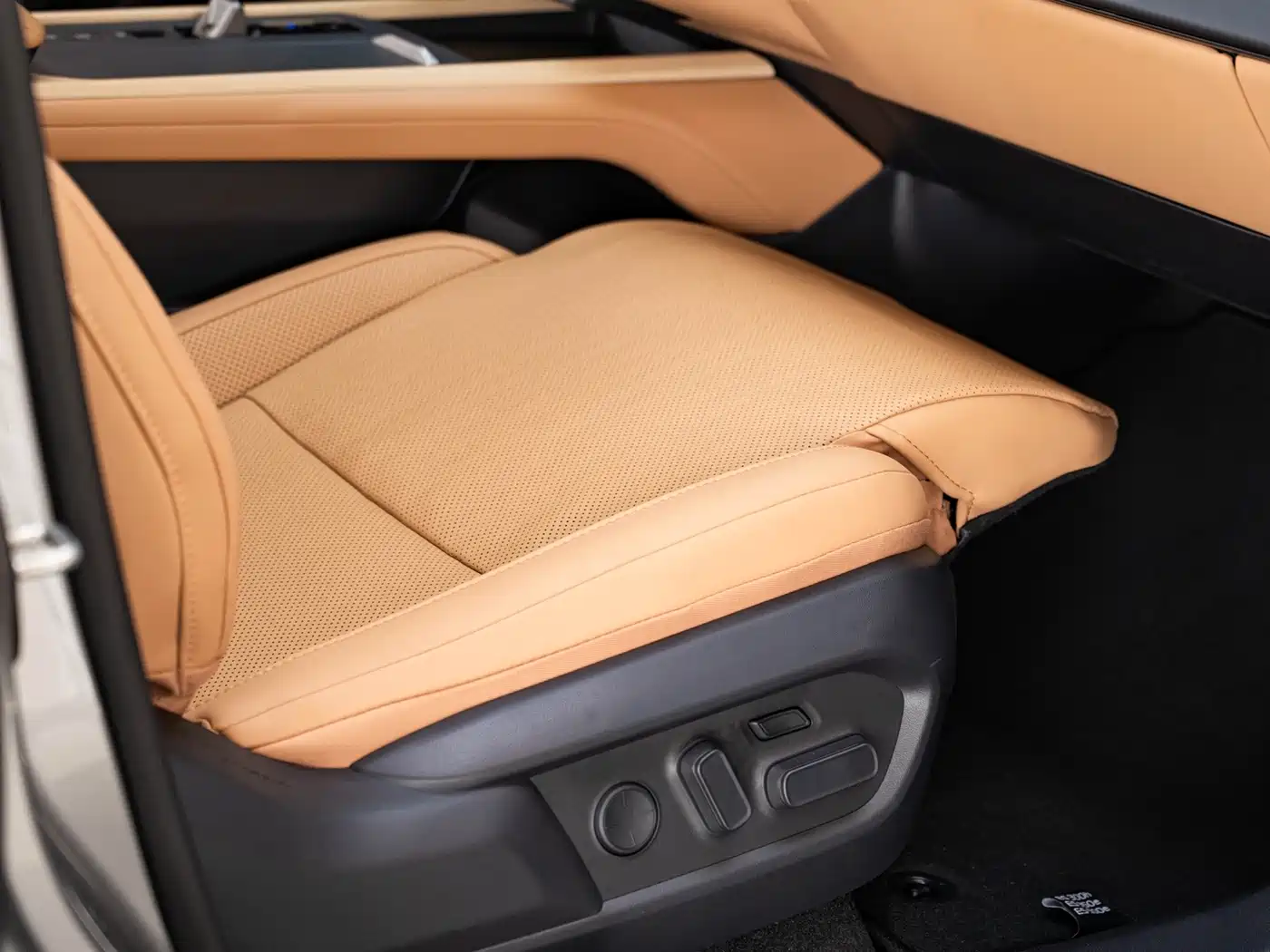 Lexus ES 2026 2025 Model 300h Base Version