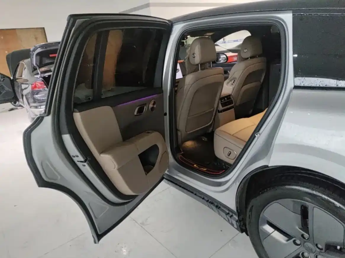 Li Auto i6 2025 2025 2WD Base Model