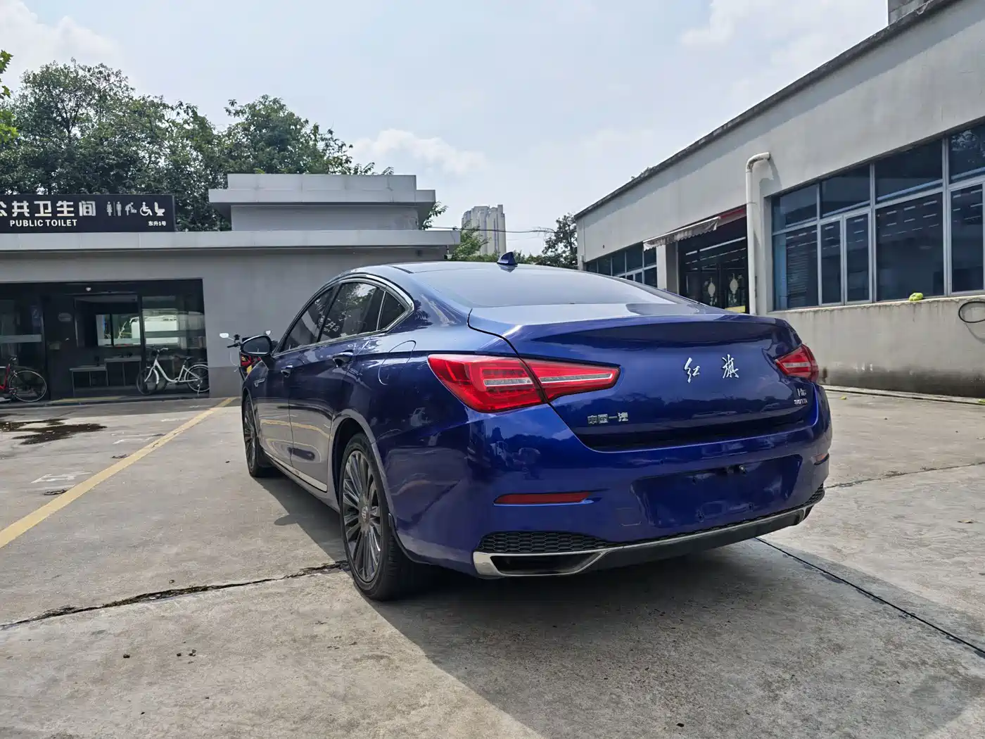 Фото 10 - Hongqi H5