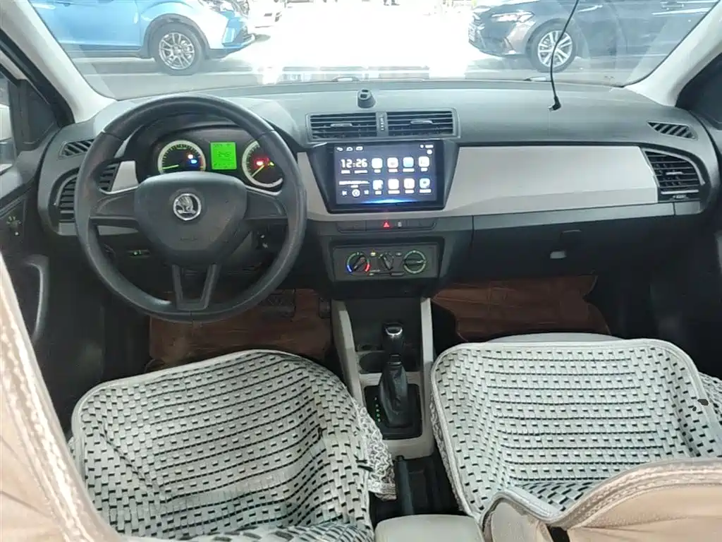 Škoda Fabia 2017 1.4L Auto Car Enjoy Edition фото 10