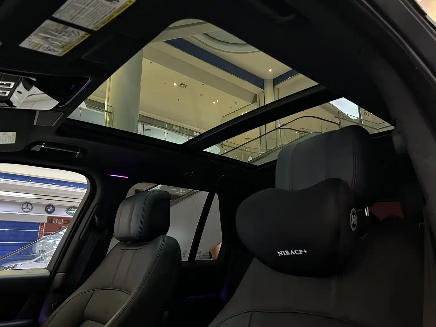 Land Rover Range Rover 2022 3.0 L6 360PS Heritage Edition фото 13