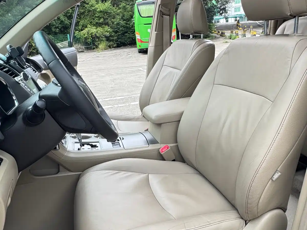 Toyota Highlander 2011 2.7L 2WD 7-seat Luxury фото 9