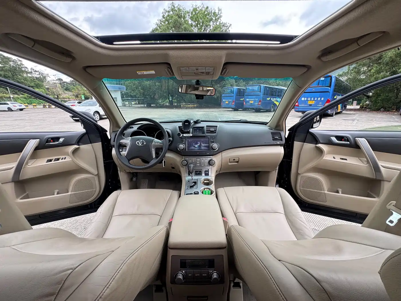Toyota Highlander 2011 2.7L 2WD 7-seat Luxury фото 12