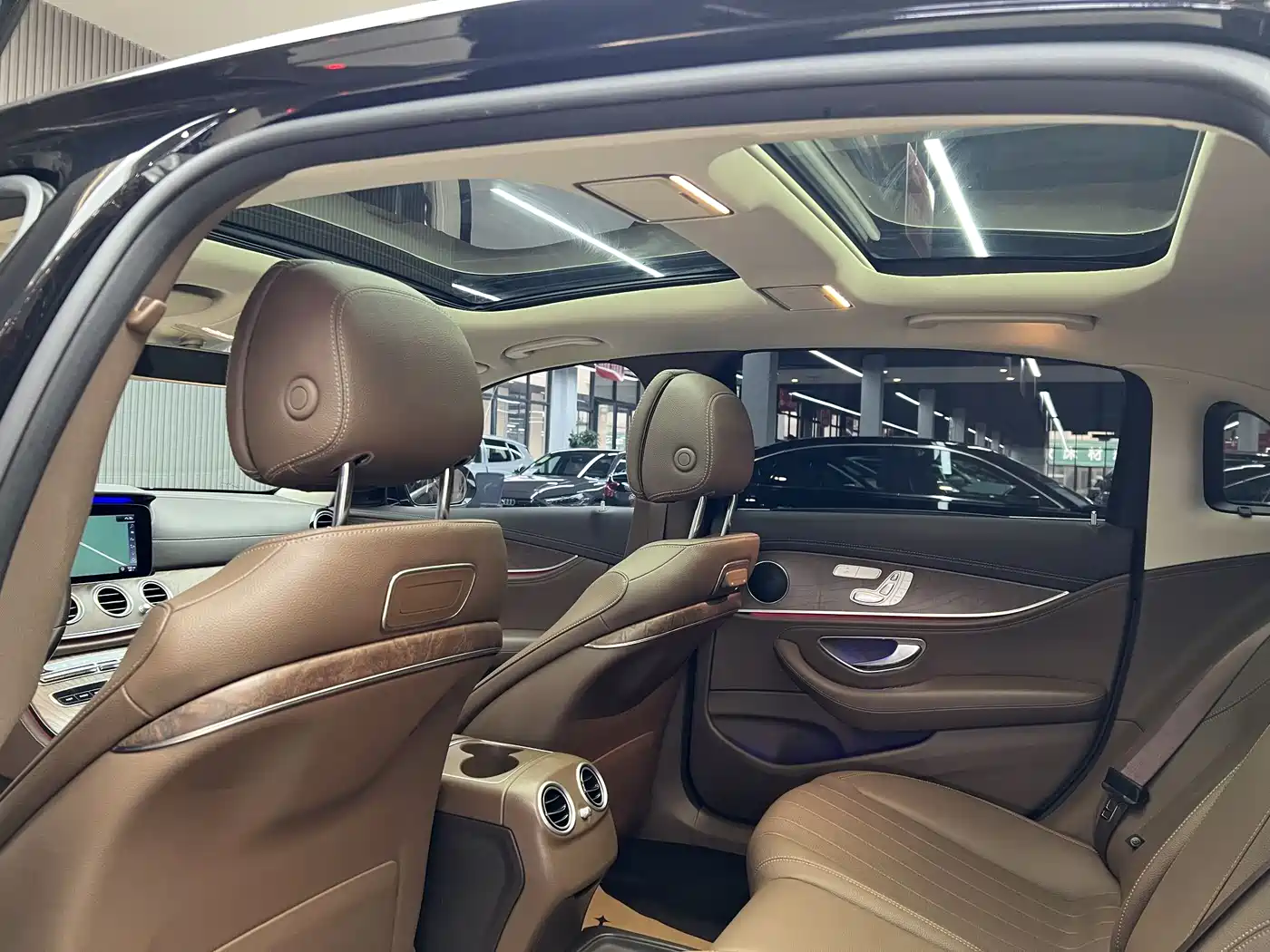Mercedes-Benz E-Class 2019 E 300 L Luxury фото 14