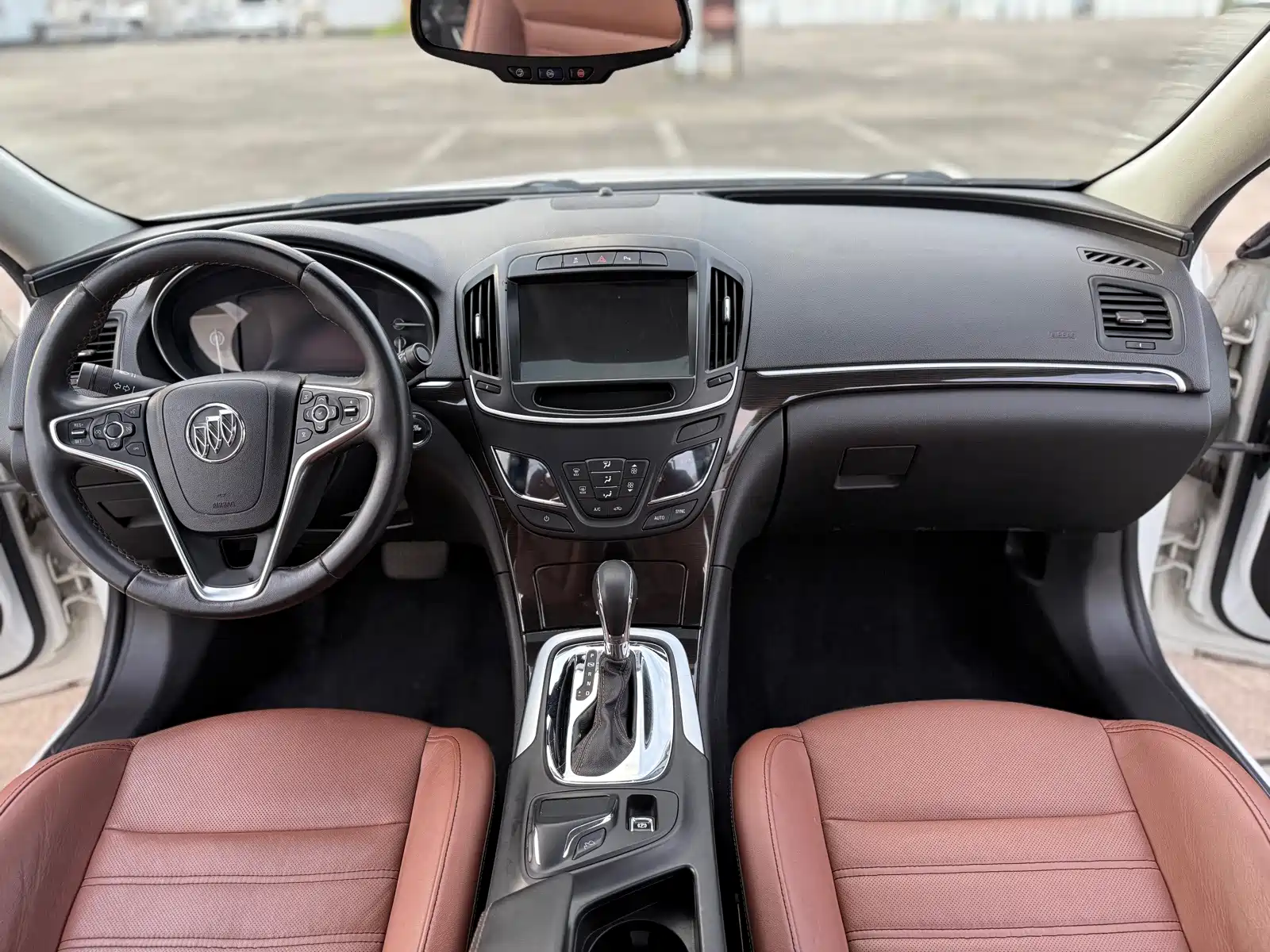 Photo 11 - Buick Regal
