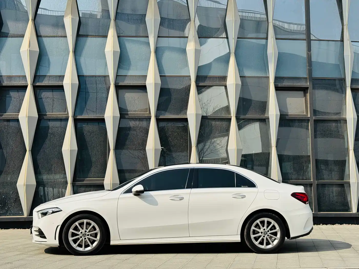 Mercedes-Benz A-Class 2019 A 200 L Sport Sedan фото 3