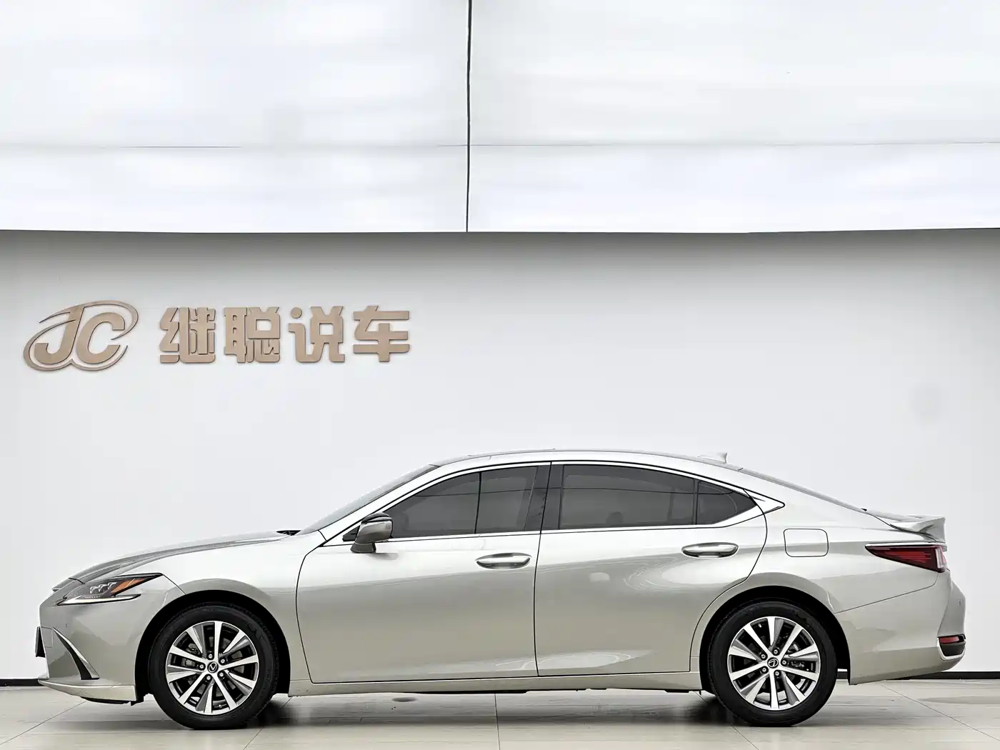 Lexus ES 2020 200 Excellence фото 3