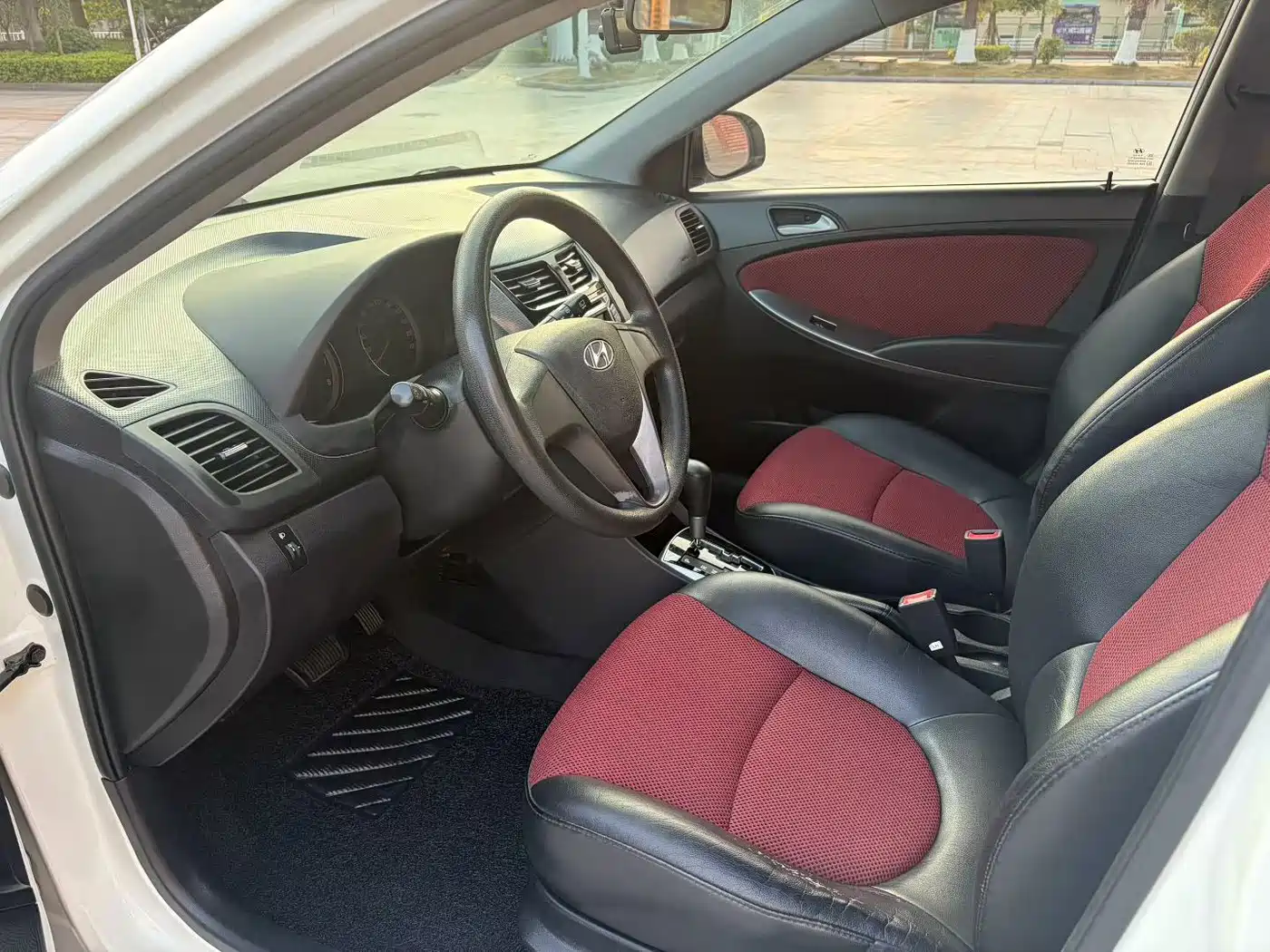 Hyundai Reina 2015 2014 Model 1.4L Automatic GLX