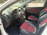 Photo 4 - Hyundai Reina