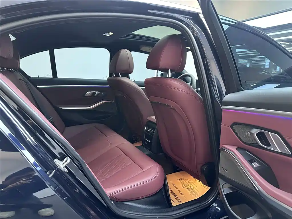 BMW 3 Series 2024 325i M Sport Shadowline Package фото 5