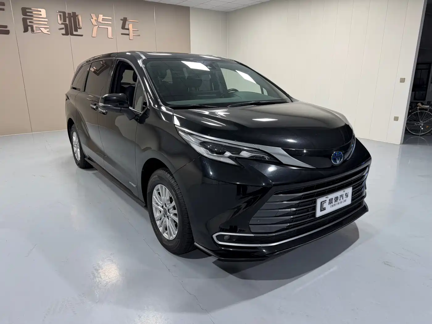 Toyota Sienna 2021 2.5L Hybrid Premium Edition фото 3