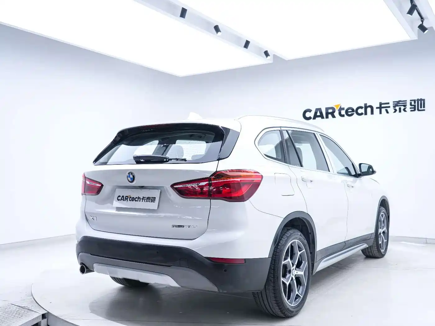 BMW X1 2019 sDrive18Li Premium Model фото 18