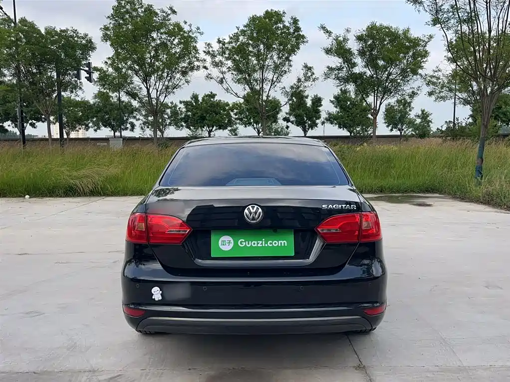 Volkswagen Sagitar 2014 1.6L Manual Comfort фото 9