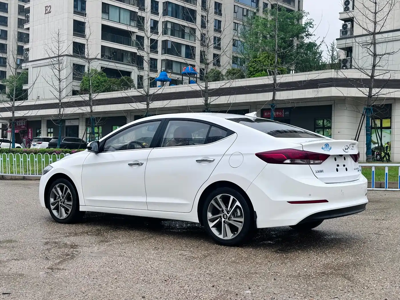 Hyundai Elantra 2016 1.6L Auto Smart·Luxury Edition фото 13