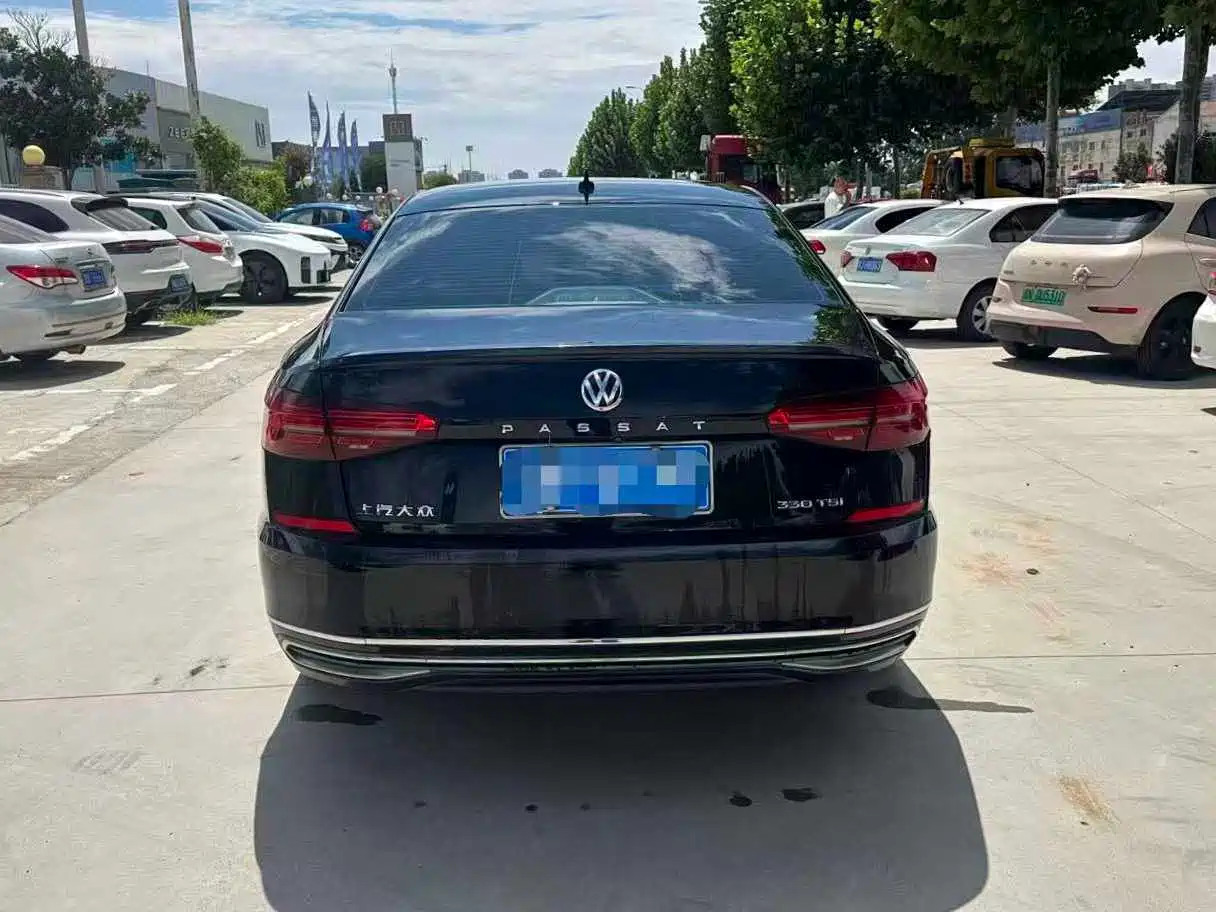Photo 8 - Volkswagen Passat